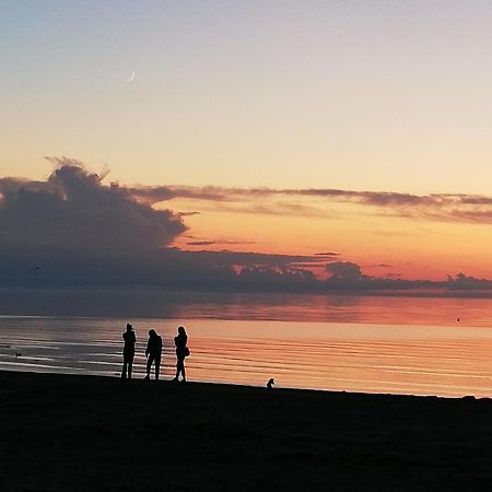 15 Minutes From The Beach And City Center 7 Minutes From The Airport Riga Bagian luar foto
