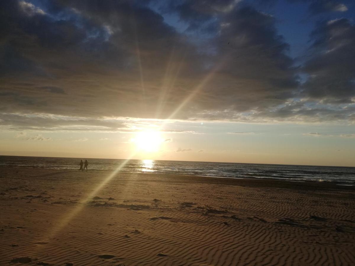 15 Minutes From The Beach And City Center 7 Minutes From The Airport Riga Bagian luar foto